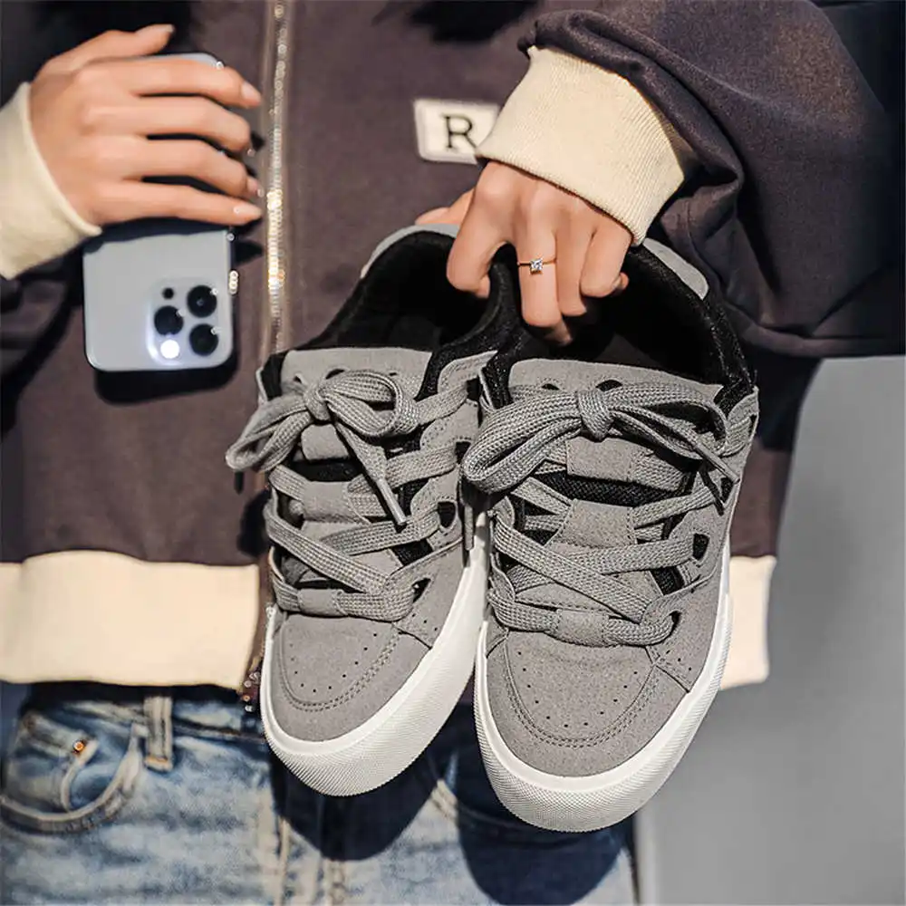Streetwear Brand Kit - Sepatu bot krem wanita, dengan tali