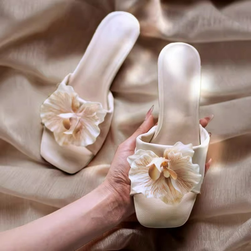 Streetwear Brands 2026 - Sandal Wanita Merk Ternama Musim Panas