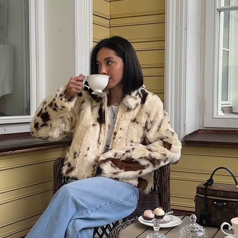 Mantel Bulu Sapi Motif Chic St - Streetwear Brands 2026 ulasan dan harga